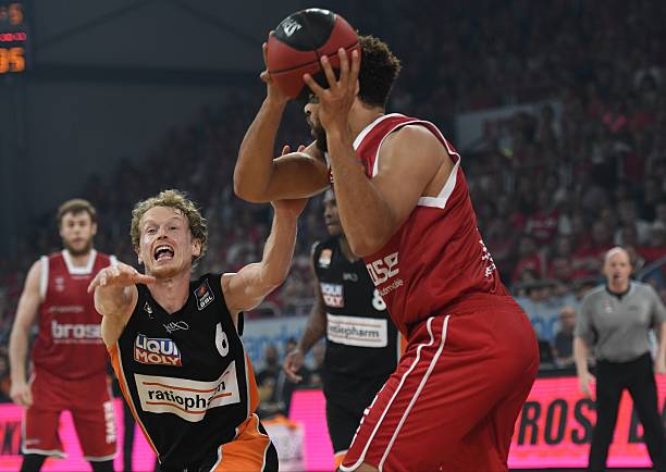 到两届MV 到两届MV