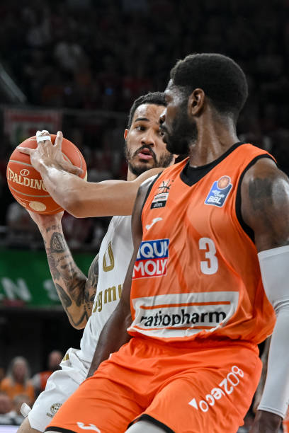 球应声入网 球应声入网